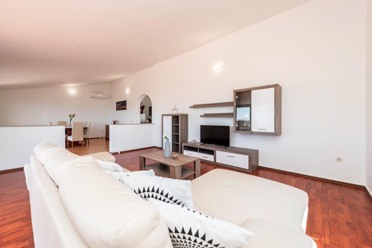 Apartment Astoria Затон Экстерьер фото